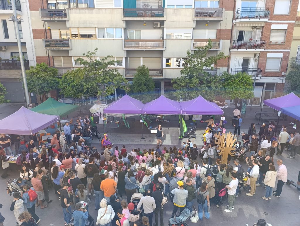 conte en veu alta al carrer
